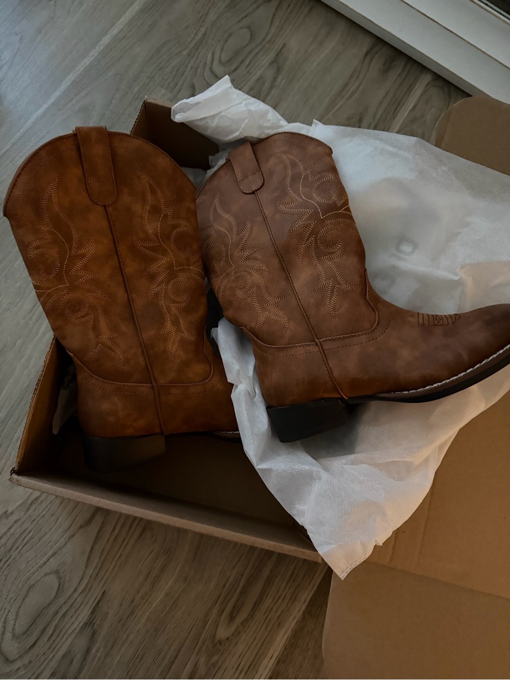 Dream Pairs Women's Tan Western Heeled Boots size 6.5